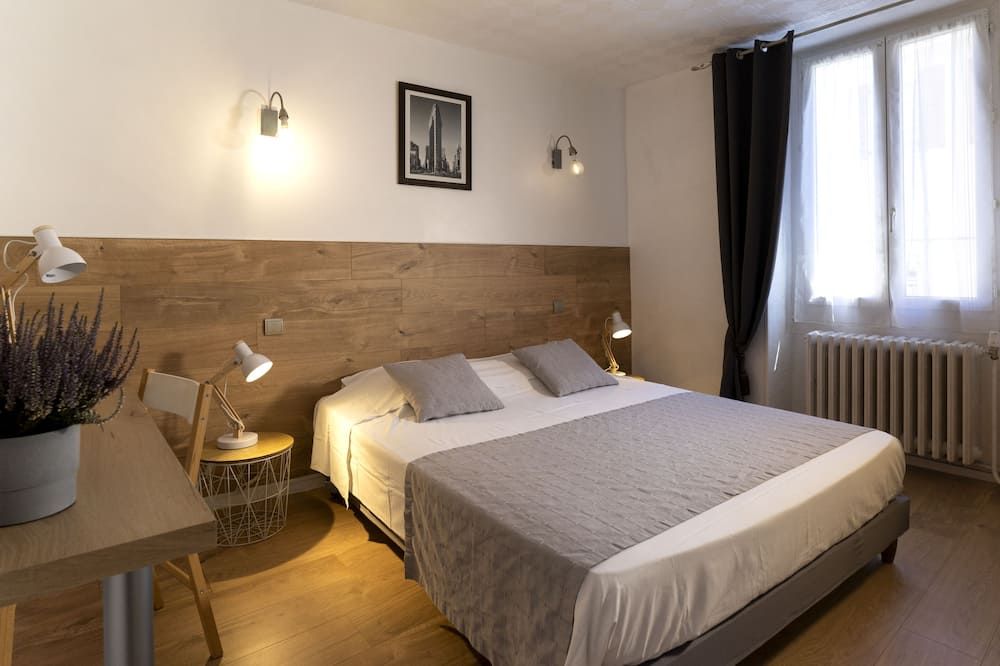 Hôtel du Midi thumbnail 3