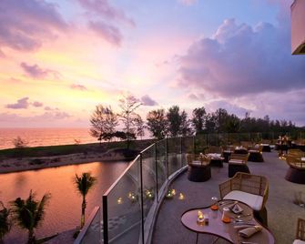 Le Coral Beach Resort and Cafe - Takua Thung - Balcón