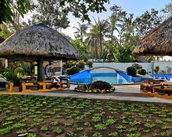 Agm Beachfront Resort - Donsol - Басейн