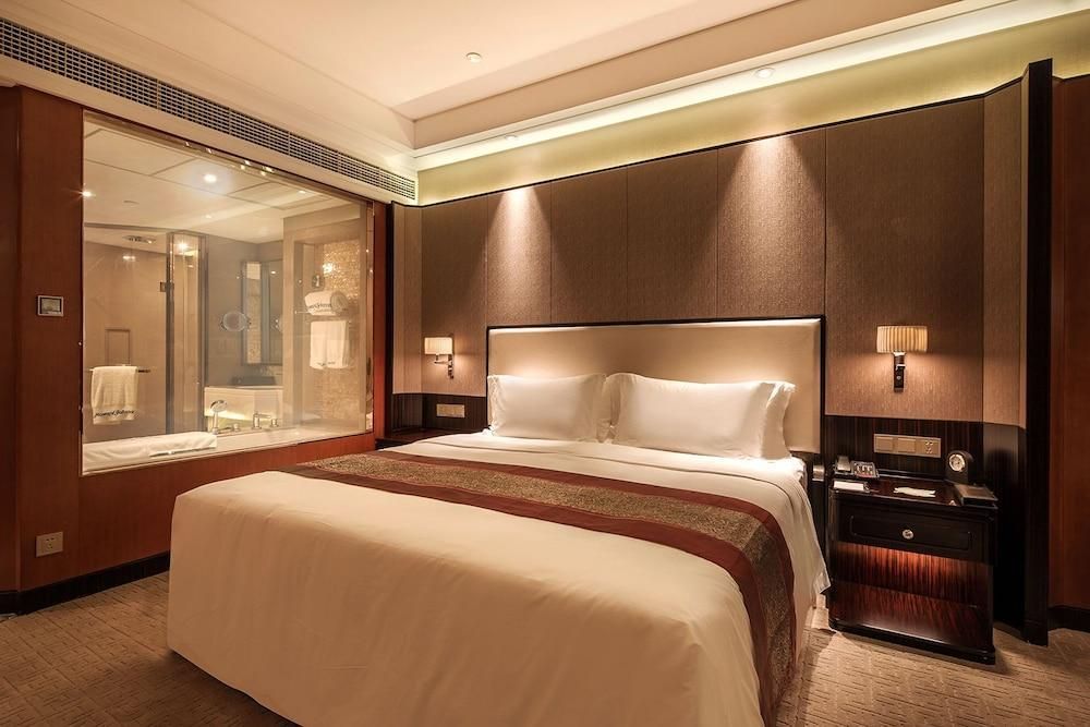 Howard Johnson by Wyndham Jinyi Hotel Chongqing - Chongqing - Living room