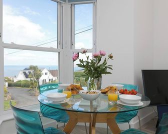 Samphire - Carbis Bay - Dining room