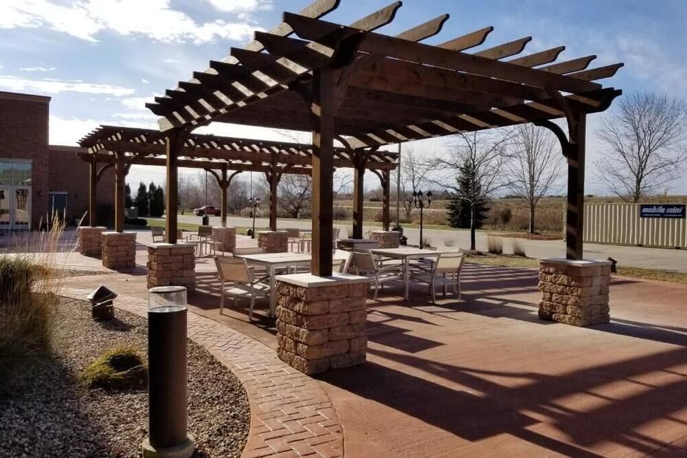 Country Inn & Suites by Radisson, Green Bay E, WI - גרין ביי - פטיו