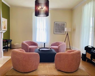 Vintage Gem on Maple Street - Bell Buckle - Sala de estar