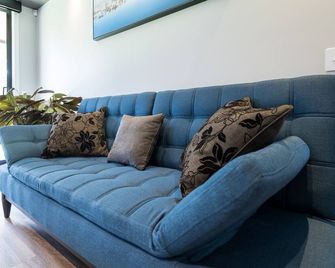 Bienvenida Apartments- (1) Spades - Wonthaggi - Living room