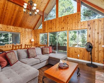 Relaxing Cozy Cabin- Lake Arrowhead - Lake Arrowhead - Living room