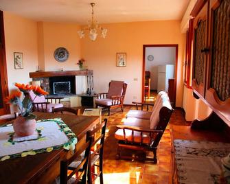 House With Garden On The Tuscan Hills About 20 Minutes From The Sea Wi-Fi Free - Monteverdi Marittimo - Dining room