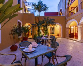 Hotel Boutique Casa Don Gustavo, Campeche - קמפצ'ה - פטיו