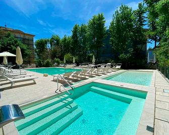Hotel Royal Inn - Bianchi Hotels - San Mauro a Mare - Pool