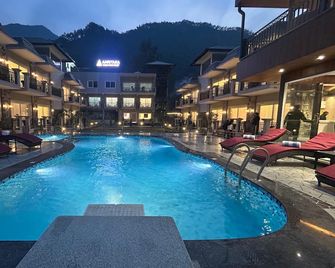 Amritara Chakra River Resort (Closest Luxury Resort to Neelkanth Temple) - Rishikesh - Piscina