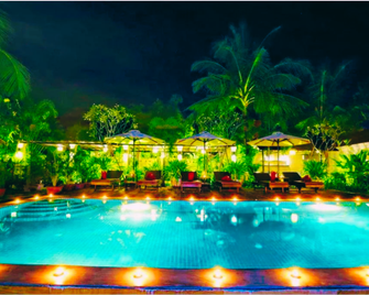 لادير بريفيلدج رومز - سيم ريب - حوض السباحة