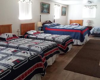 Ahwahnee Bunkhouse near Yosemite National Park - Ahwahnee - Bedroom