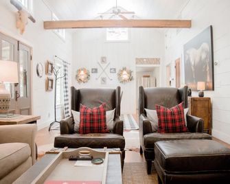 Walk Everywhere, Large Fenced Yard Perfect for Kids/Dogs, Wood Burning Fireplace - Highlands - Living room