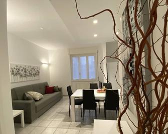 Modern Apartment Luci & Stelle near Lake Como - Nibionno - Dining room