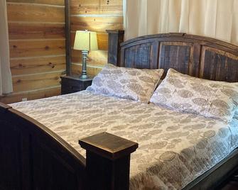 Cabin On The Lake - Private Launch And Boat House - Recently Updated! - Many - Slaapkamer