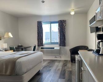 Sleep Suite Motel - Steinbach - Bedroom