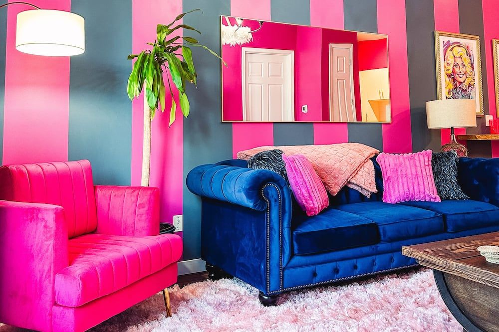 Dolly's Yacht Club - Cozy Retreat Near Broadway - Nashville - Lounge