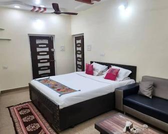 Private Room 2 - Paddy's Luxurious Home Sta - Mount Abu