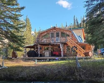 Tonsina Creek Whispers Lodge where the Midnight Sun meet the Northern Lights - Copper Center