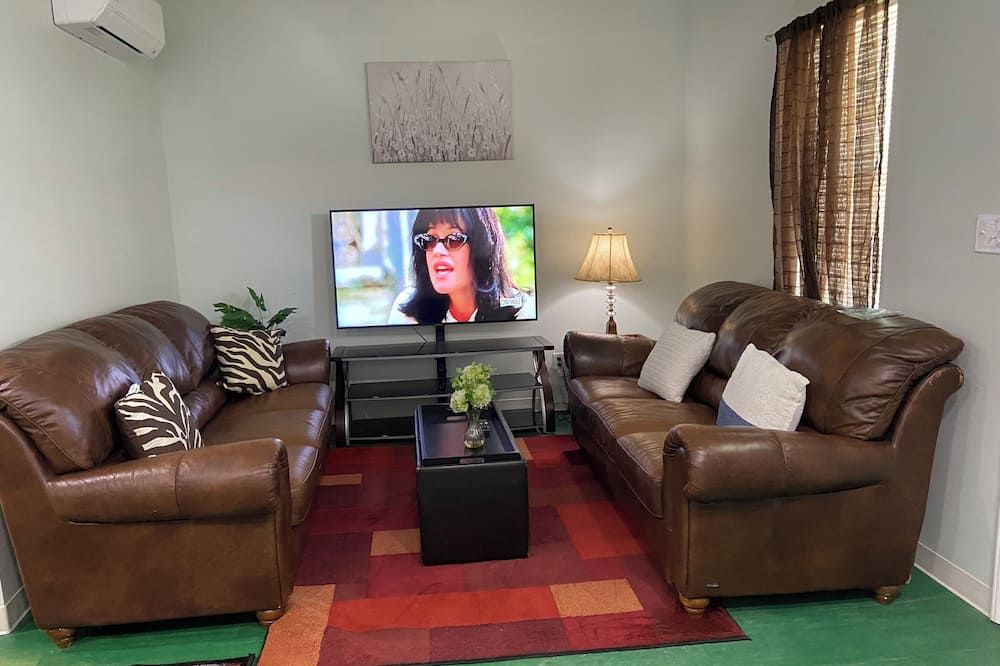 Sun Kissed Haven Family Retreat - Robstown - Sala de estar