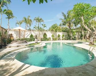 Balinese private villa with swimming pool at Legian area - North Kuta - Zwembad