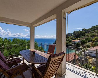 Seaside secluded apartments Cove Torac, Hvar - 8653 - Gdinj - Balcón