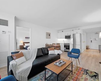 Sleep Six Cozysuites, 1br 2ba On The Boardwalk - Atlantic City - Living room