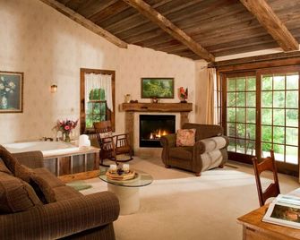 'Enchanting Romantic Getaway: A Perfect Escape for Couples' - Sturgeon Bay - Living room