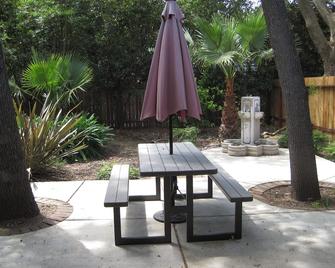 Comfy 3 beds/2 bath private unit with backyard - Citrus Heights - Patio