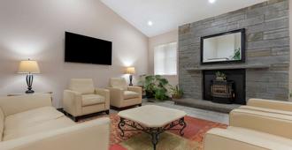 Best Western University Inn - Ithaca - Living room