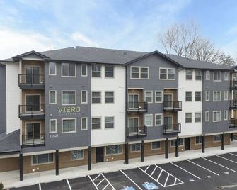 1-bedroom Apt. 303 w/ free parking - New Building - South Hill - Edificio