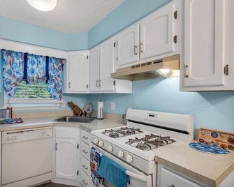 Charming 2-bedroom condo in Seaside Park, one block from the beach - Seaside Park - Keuken