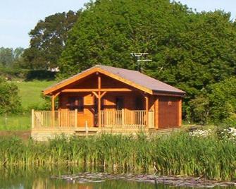 Watermeadow Lakes And Lodges - Crewkerne - Building