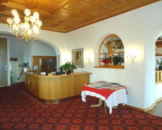 Grand Hotel du Parc - Crans-Montana - Front desk