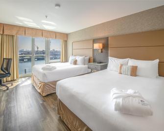 Coast Lonsdale Quay Hotel - North Vancouver - Makuuhuone