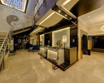 واي تو ريزيدنس هوتل - مدينة ماكاتى - ردهة