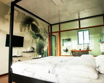 Yimoxuan Guesthouse - Dali - Bedroom