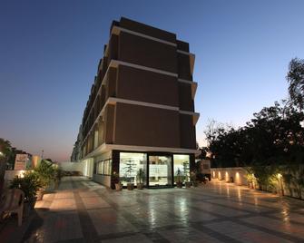 Hotel Galaxy Inn Unit Nkipl - Ahmedabad - Edificio