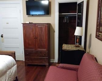 1930s Rear Unit, 3 miles to DT, Walk 2 Trinity U, Private Entrance - San Antonio - Habitación