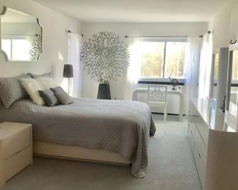 Charming Hampton house - Riverhead - Bedroom