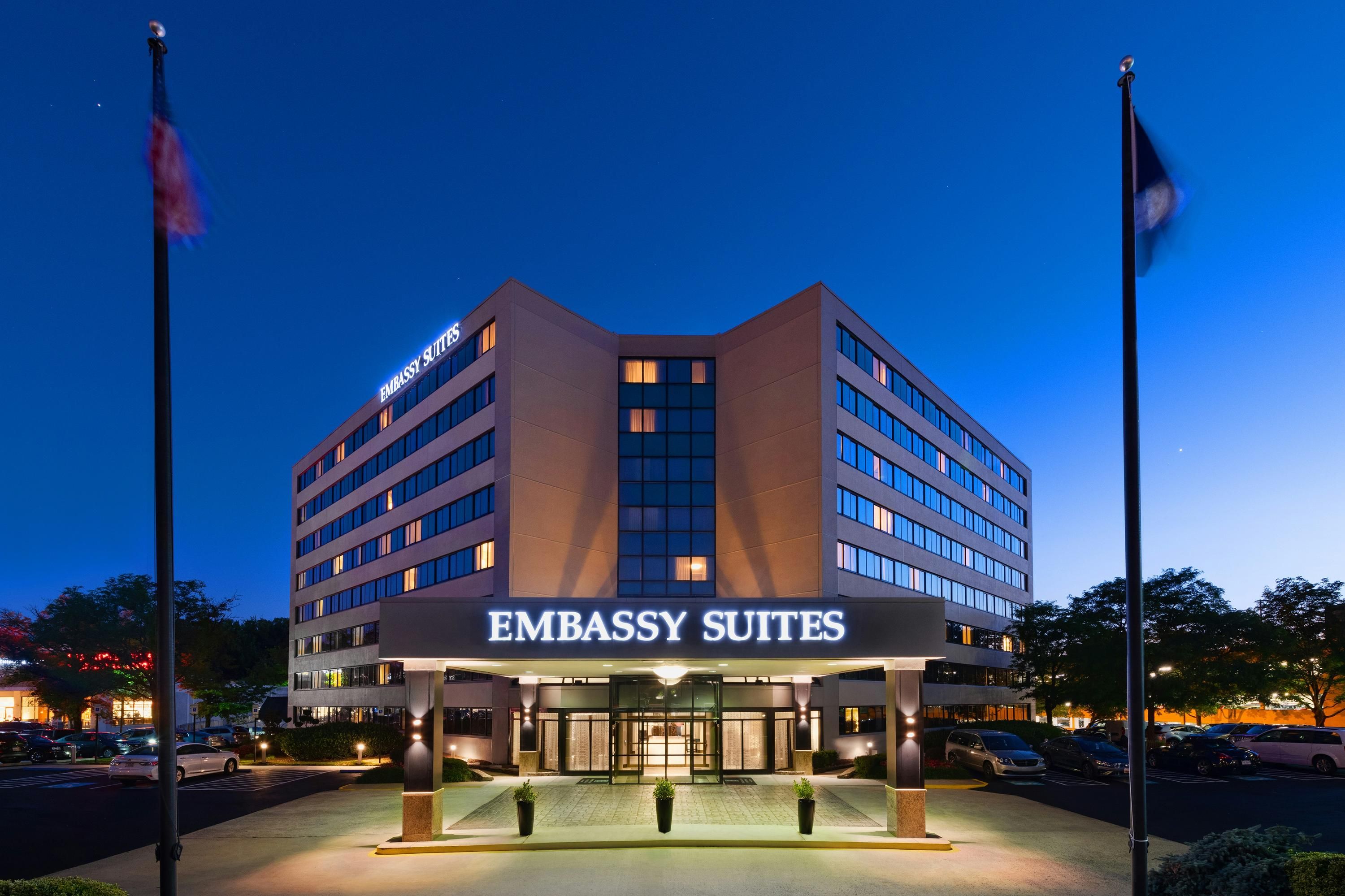 Embassy Suites by Hilton Tysons Corner - Vienna - Building