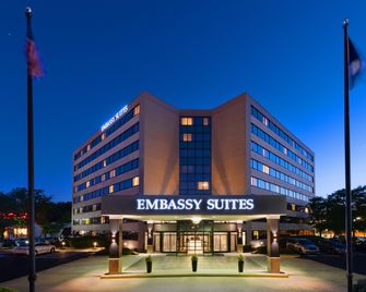Embassy Suites by Hilton Tysons Corner - Vienna - Building