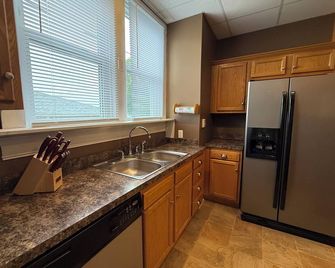 Historic Home - 18 mi. to Holiday World, Near Ohio River & Hoosier Forestry - Tell City - Kitchen