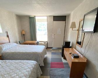 Riverfront Lodge - Burkesville - Bedroom