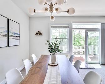 Spacious Modern Oasis At Camelback Mountain Central A/C, Games, Bbq & Deck! - Tannersville - Comedor