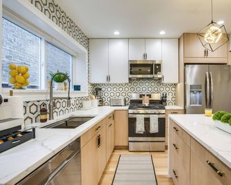 Stylish Chicago Retreat: Walk to Loyola University - Chicago - Kuchnia