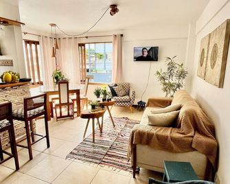 Charming Apartment. Near the beach. Fully Equipped - Ilhéus - Wohnzimmer