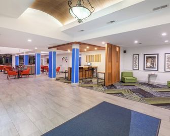 Holiday Inn Express & Suites Orange by IHG - Orange - Lobby