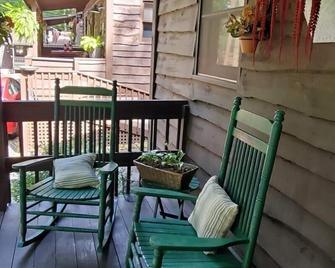 Cozy Cabin 79 Sassafras Lane: 2 Br, 1 Ba Cabin Or Bungalow In Maggie Valley, Sleeps 4 - Maggie Valley