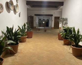 Apartamentos Turisticos Los Alisos - Aliseda - Lobby