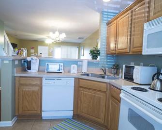 Close Convenient Lovely Townhome 2bd/2.5baths. New Mattresses, Wifi Tv, Etc - North Charleston - Kitchen